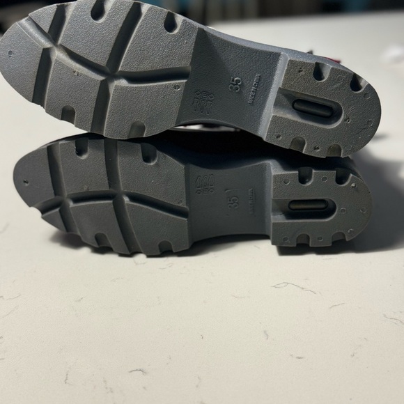 Chic Red Waterproof Rain Boots – Size 4-4.5 (EU 35) Stylish & Functional - Picture 9 of 11